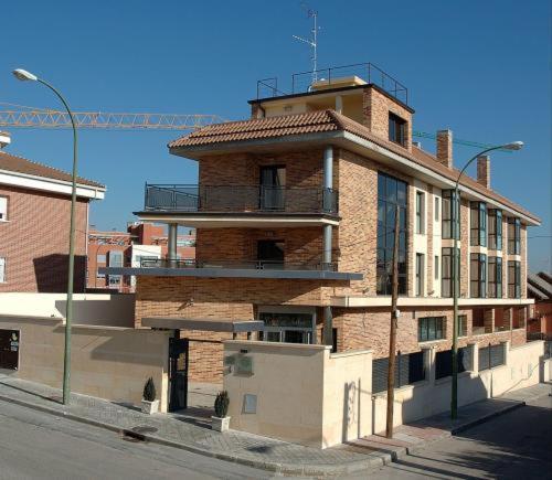 Hostal Los Coronales Madrid Exterior photo