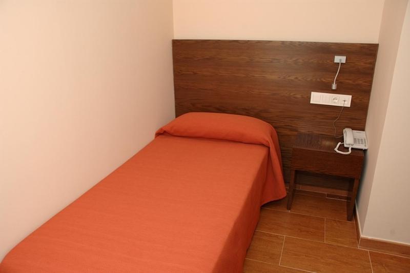 Hostal Los Coronales Madrid Room photo