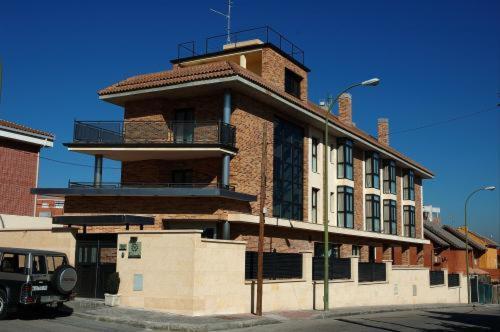 Hostal Los Coronales Madrid Exterior photo